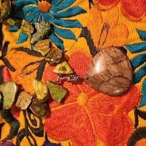 Green Stone and Pendant  Necklace